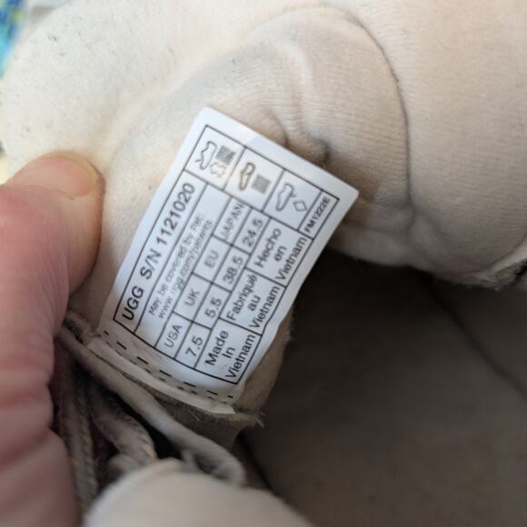 UGG Lakesider Sneaker Boots 7.5 - Picture 7 of 7